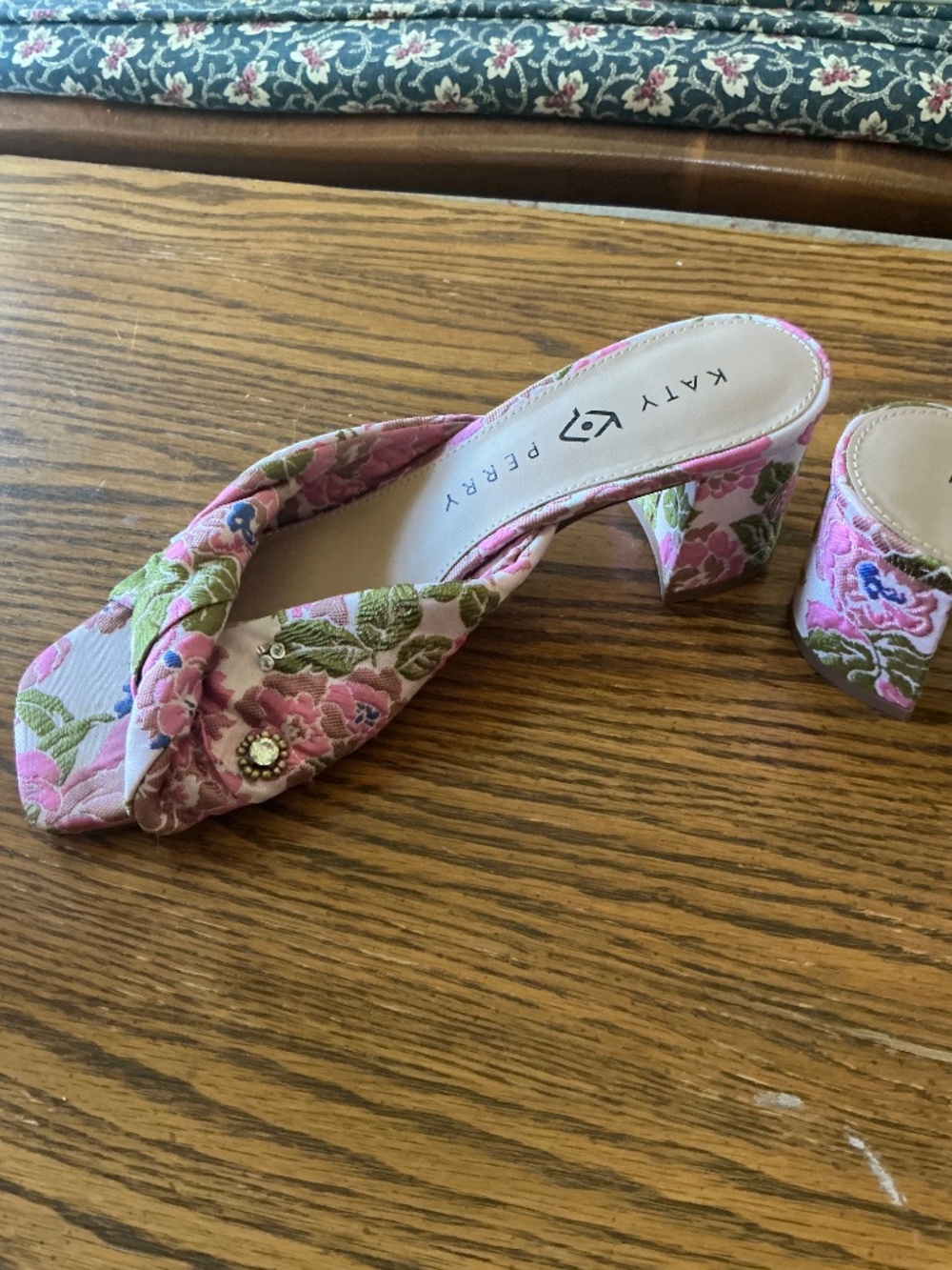 Katy Perry The Tooliped Vintage Print Fabric Sandal sz 7 - Picture 3 of 8